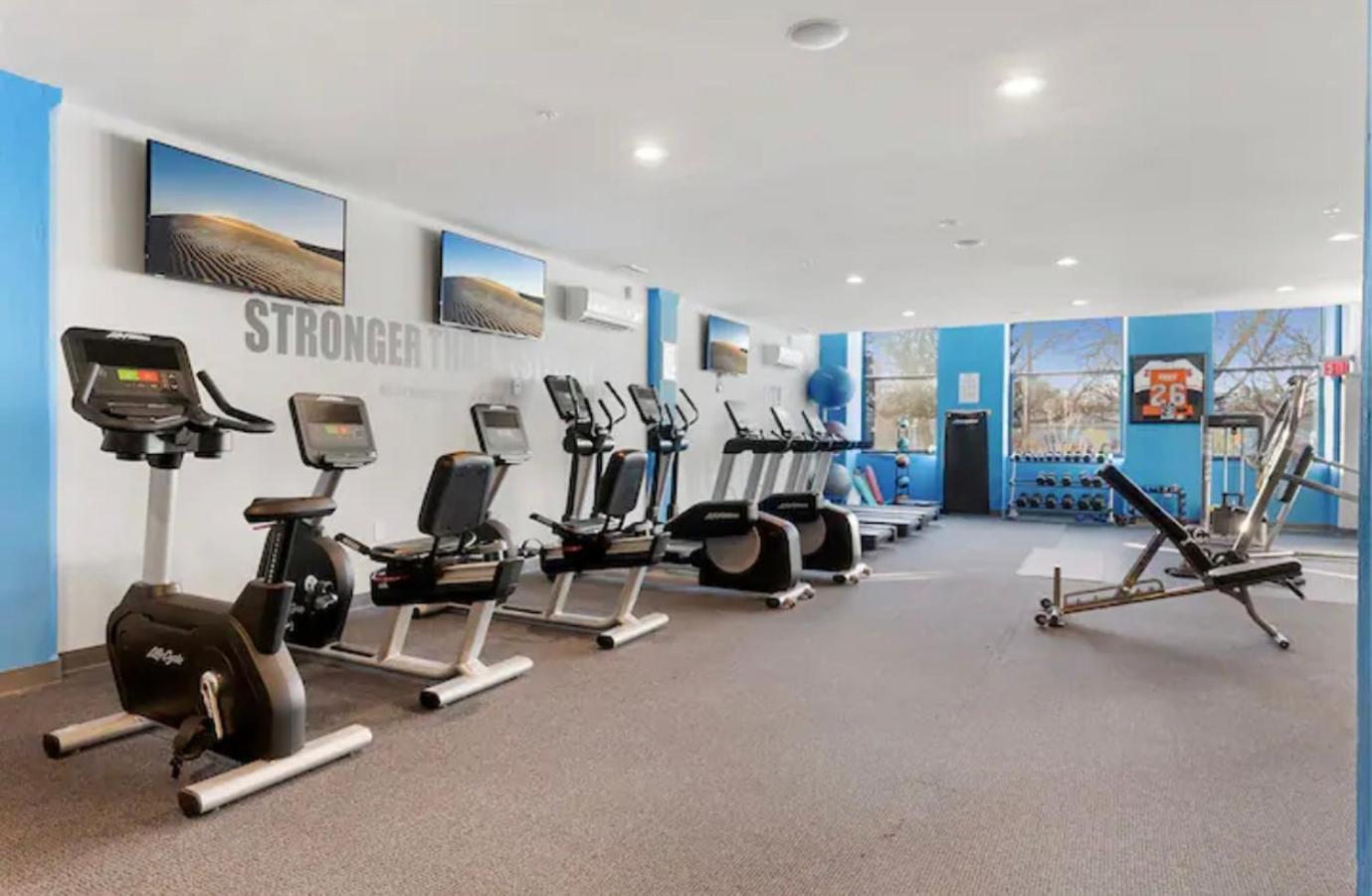 Magnificent 1br W Pool & Gym * Philadelphia