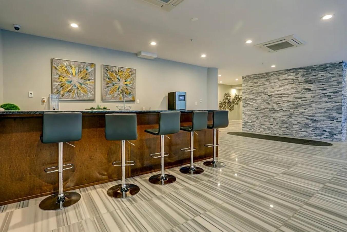 Magnificent 1br W Pool & Gym Philadelphia