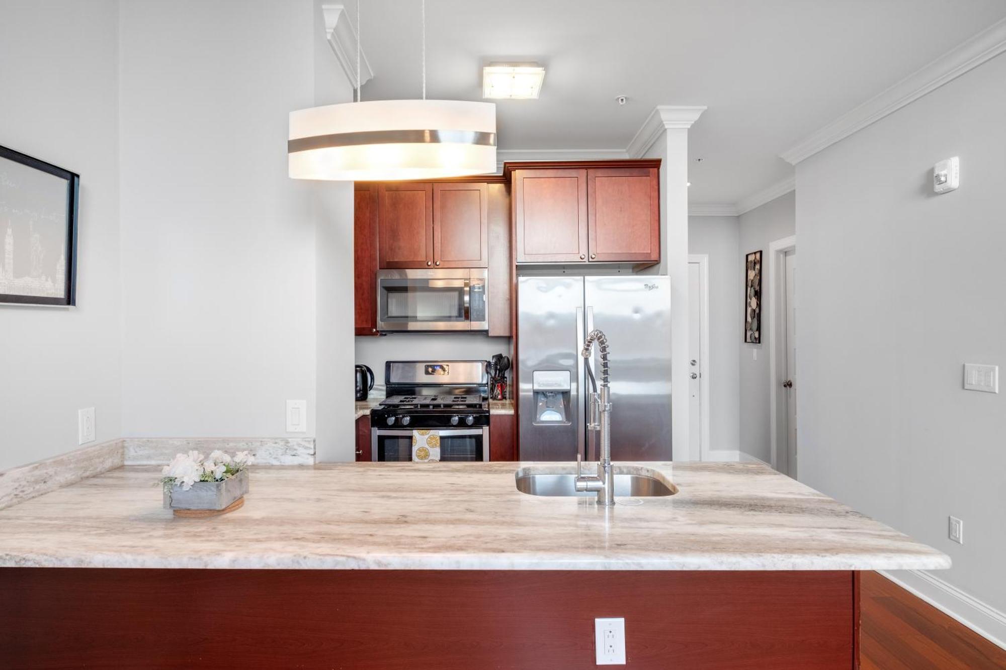 Magnificent 1br W Pool & Gym Philadelphia