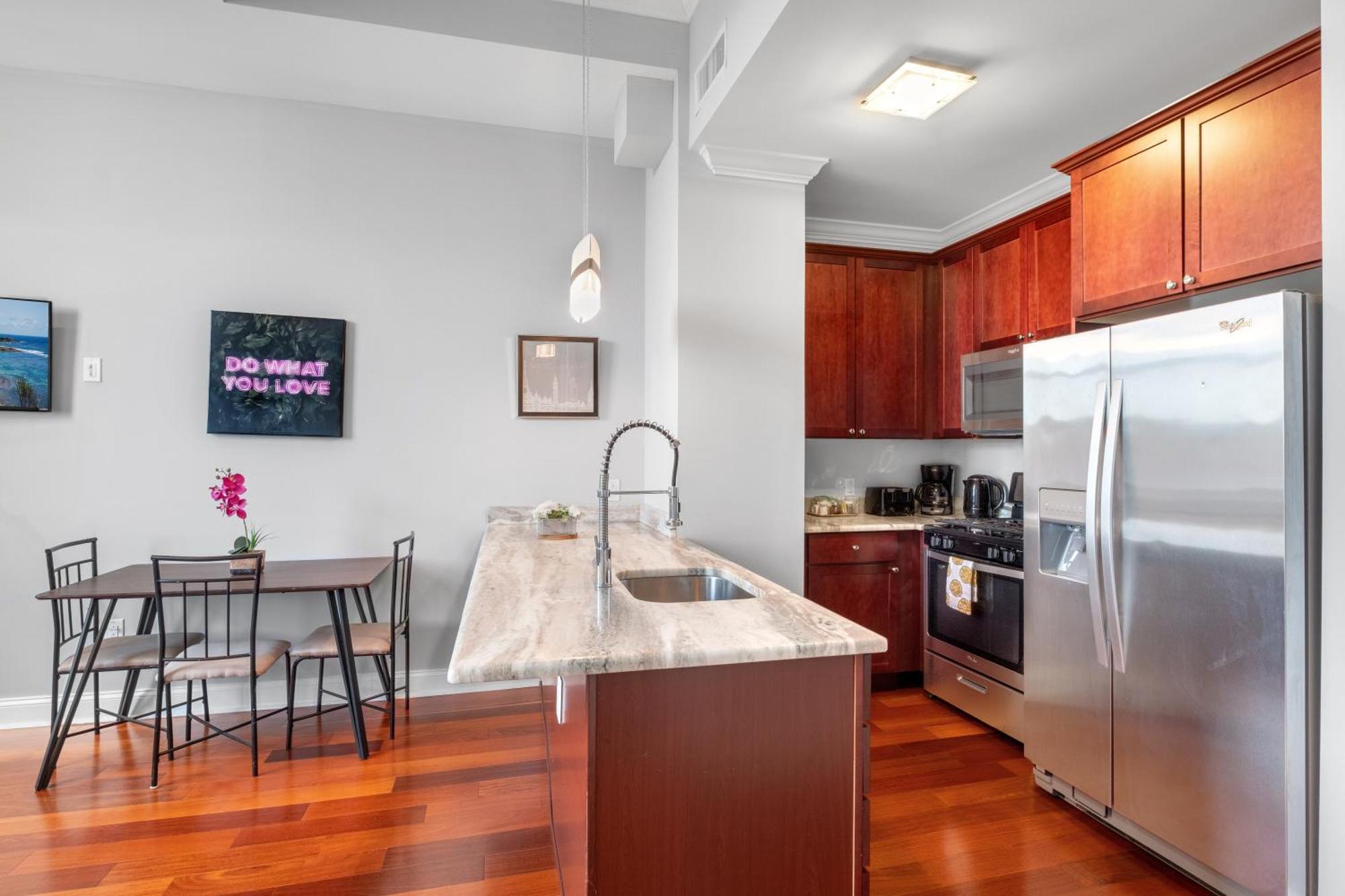 Magnificent 1br W Pool & Gym Philadelphia
