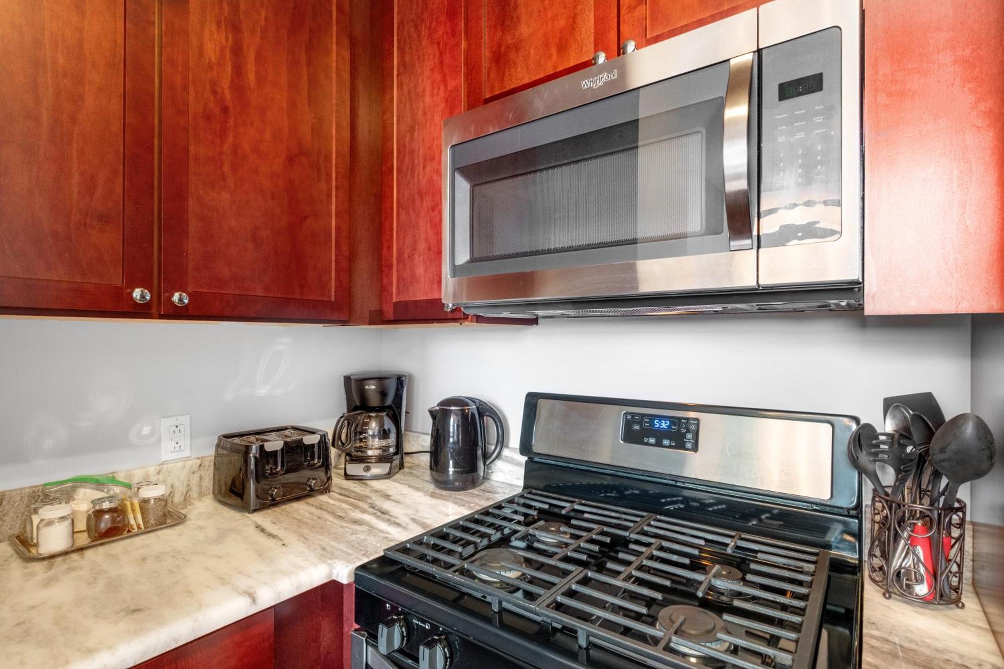 Magnificent 1br W Pool & Gym